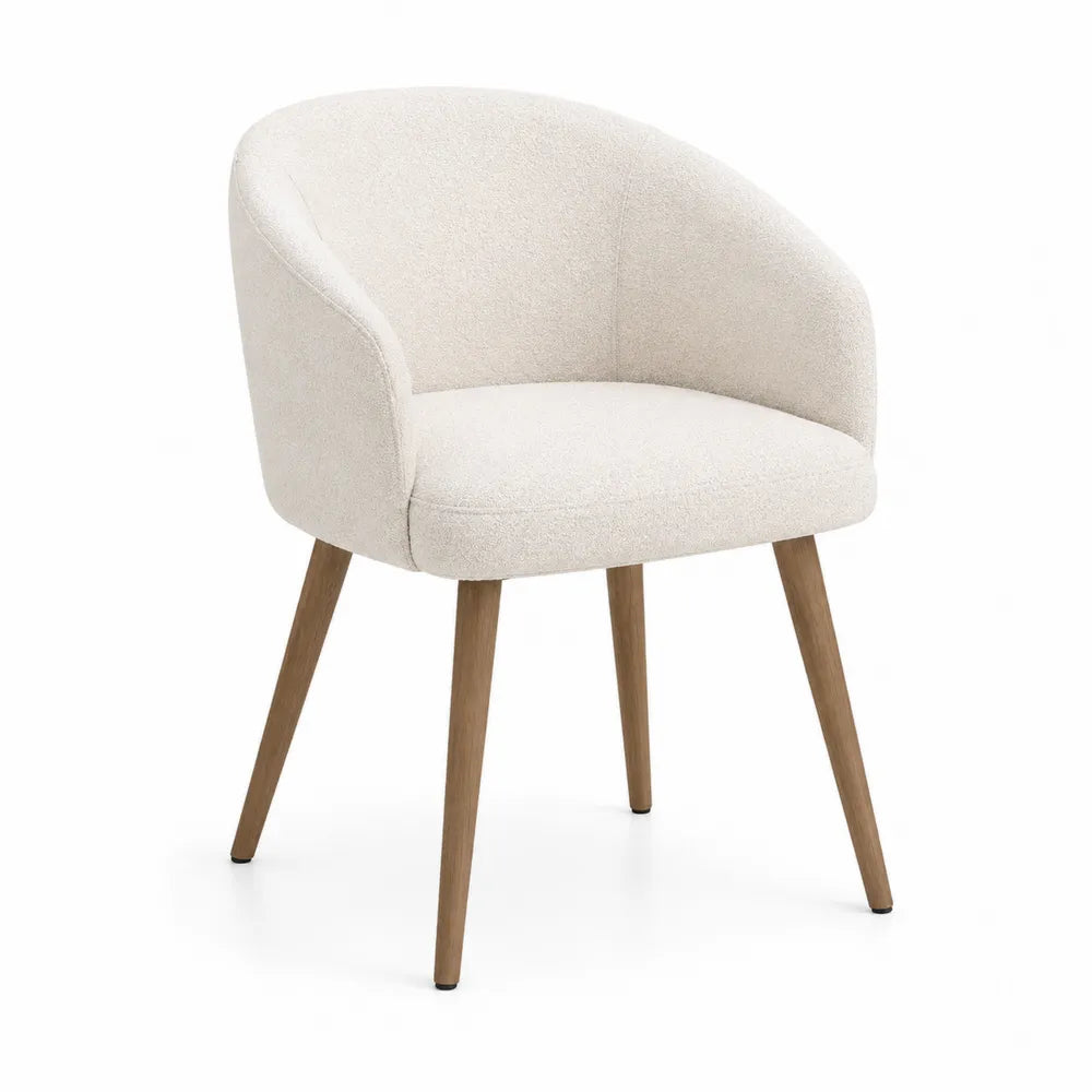 Silla beige con patas de madera y tapizado de poliéster