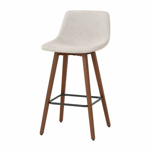 Taburete alto de tela beige con patas de madera y reposapiés metálico
