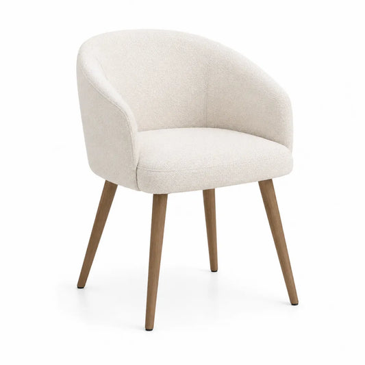 Silla beige con patas de madera y tapizado de poliéster